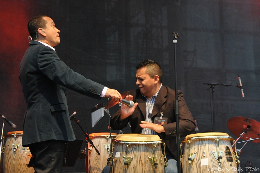 Evry Daily Photo - Fete de la Musique Evry 2010 - Yuri Buenaventura - large - 4735342148.jpg